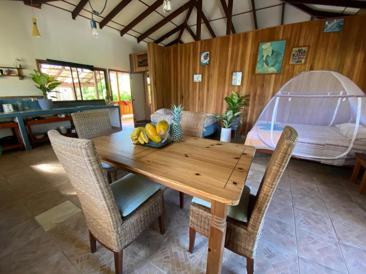 Pura Vida Boutique *